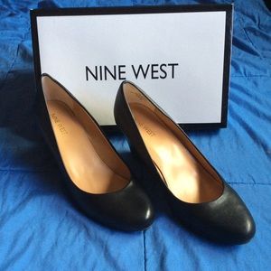 Nine West black wedge new in box